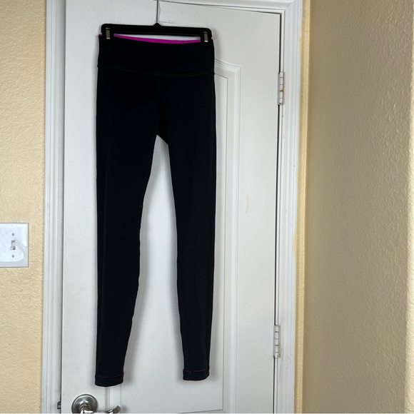Lululemon Deep Fuchsia/Black Reversible Leggings Size 4 - Picture 8 of 14